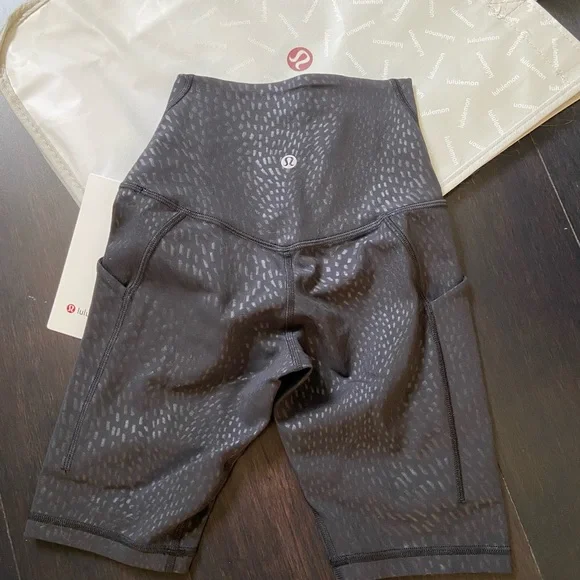 LULULEMON ALIGN HR SHORTS 8” *POCKETS IN JEWEL EMBOSS BLACK SZ 0 NWT - Picture 3 of 7